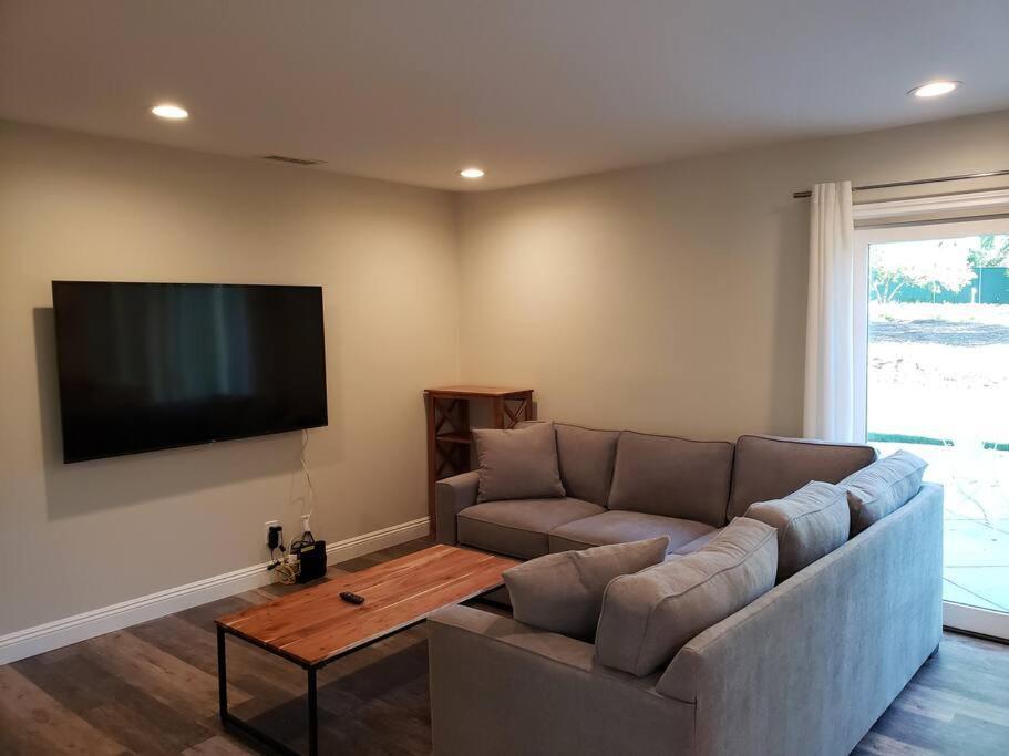 Bouganvilla 4-Bedroom, 2-Baths, Single Family House 다우전옥스 외부 사진